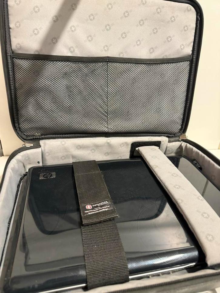 Laptop + Zwitserse Tas - Opknapper, Computers en Software, Windows Laptops, Niet werkend, 15 inch, HDD, Onbekend, Minder dan 4 GB