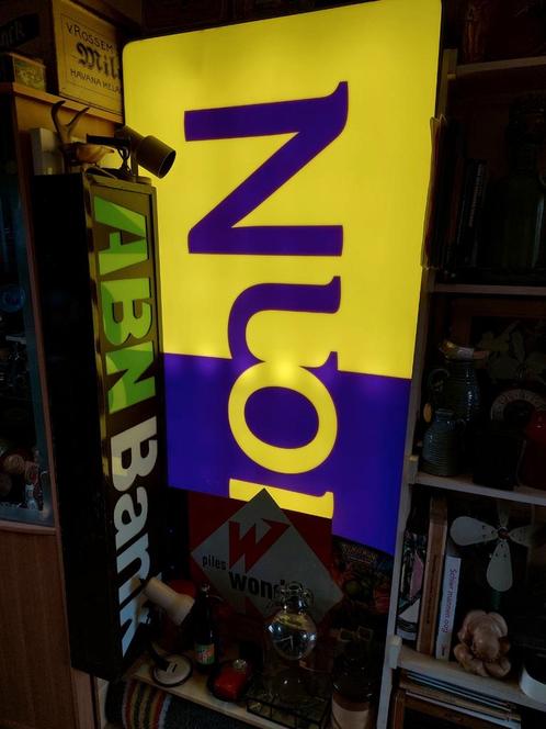 Zeer grote Nuon Gevellichtbak met LED verlichting., Verzamelen, Merken en Reclamevoorwerpen, Zo goed als nieuw, Reclamebord, Ophalen