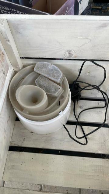 Waterfontijn voor katten beschikbaar voor biedingen