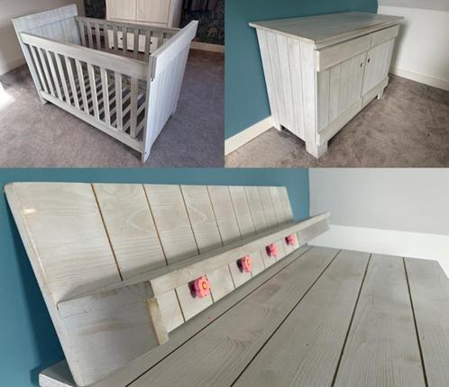Mooie houten set: ledikant (incl matras), commode en plank, Kinderen en Baby's, Kinderkamer | Commodes en Kasten, Gebruikt, Commode