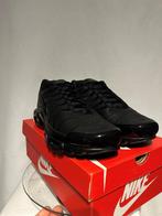 NIEUW IN DOOS! Maat 47,5 - Nike Air Max Plus Triple Black, Kleding | Heren, Schoenen, Verzenden, Zwart, Nike, Nieuw