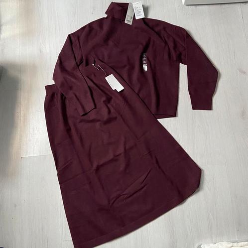NIEUW bordeauxrood UNIQLO set koltrui + rok mt L / XL, Kleding | Dames, Truien en Vesten, Nieuw, Maat 46/48 (XL) of groter, Verzenden