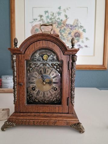 vintage klok beschikbaar voor biedingen