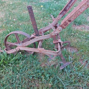 Hand schoffelmachine beschikbaar voor biedingen