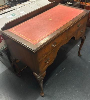 Antiek houten bureau, kaptafel, ladekast, buro. beschikbaar voor biedingen