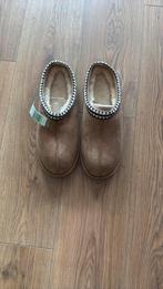 Kirkland slippers, Bruin, Overige typen, Nieuw, Ophalen of Verzenden