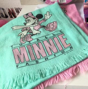 Mutsjes,sjaals,col en setje van Roodkapje beschikbaar voor biedingen