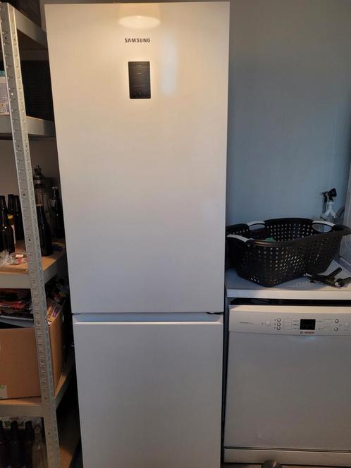 Samsung koelkast met vriezer, no frost, 3 jaar oud, Witgoed en Apparatuur, Koelkasten en IJskasten, Zo goed als nieuw, Met aparte vriezer