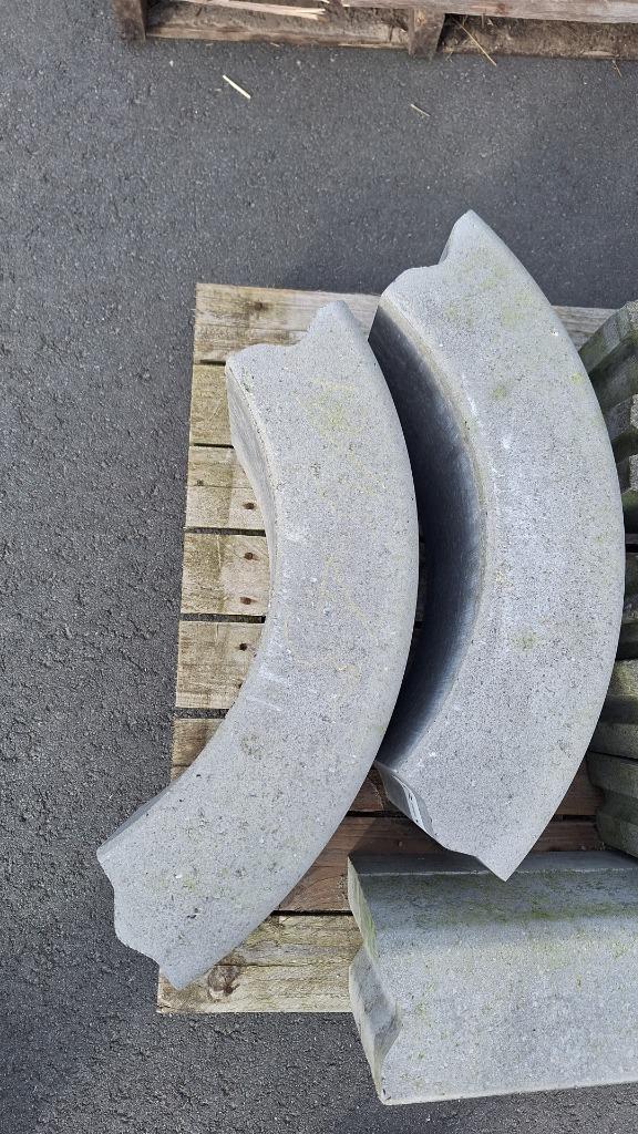 Restpartij bochtbanden 13/15x25 78,5 R=4, uitwendig, 2 stuks, Tuin en Terras, Bielzen en Borders, Border, Beton, Minder dan 25 cm