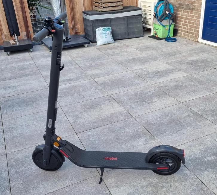 Segway Ninebot E22E in nette staat met nieuwe accu., Fietsen en Brommers, Steps, Gebruikt, Elektrische step (E-scooter), Ophalen
