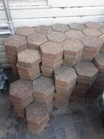 280 stuks 6 kantigen tegels, Tuin en Terras, Tegels en Klinkers, Ophalen, Gebruikt, 5 tot 10 m², Beton