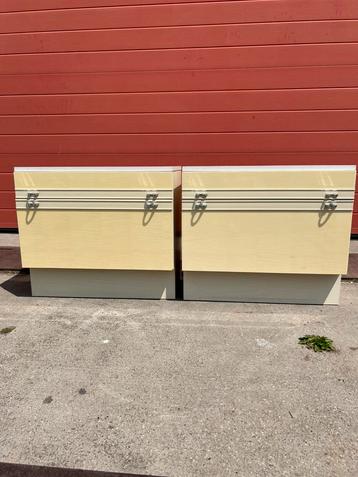 Set retro nachtkastjes crème met chroom handgrepen