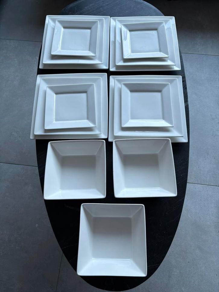 15 delig wit vierkant servies, Huis en Inrichting, Keuken | Servies, Zo goed als nieuw, Bord(en), Porselein, Ophalen of Verzenden