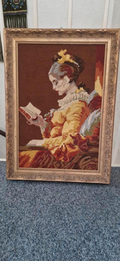 Vintage Wandtapijt Dame Lezend, Antiek en Kunst, Antiek | Kleden en Textiel, Ophalen of Verzenden