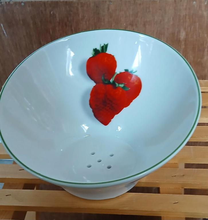 Fruittest aardbeien van het merk Yong, Huis en Inrichting, Keuken | Servies, Nieuw, Overige stijlen, Porselein, Ophalen of Verzenden