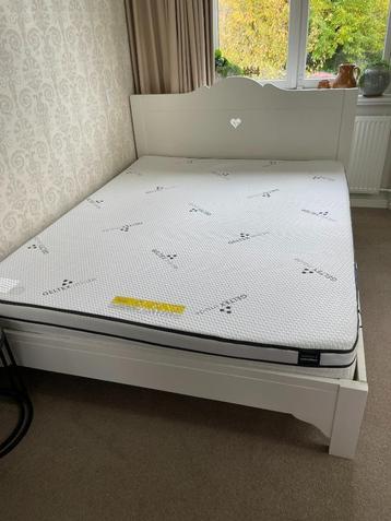 Tweepersoonsbed 160x200 cm met eventueel matras 
