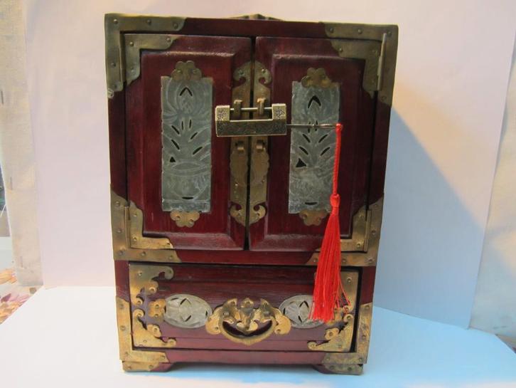 Rozenhouten sieradenkastje met inleg en messing beslag, Antiek en Kunst, Antiek | Woonaccessoires, Ophalen of Verzenden