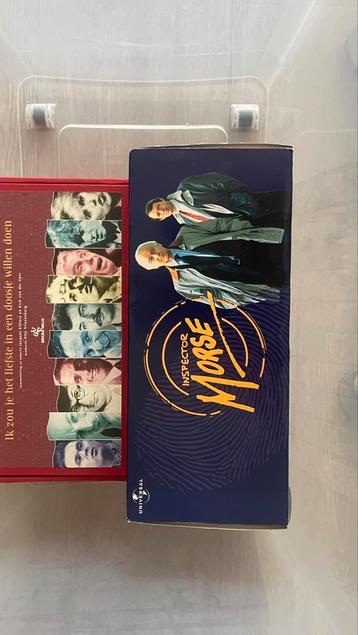 Kunstof bak met Dvd, cd en videobanden met Morse collectie beschikbaar voor biedingen