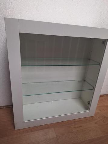 Medicijn kast beschikbaar voor biedingen