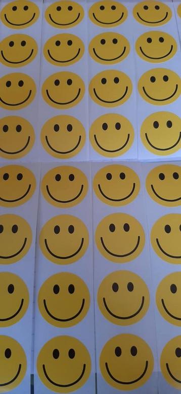 Nr. 24 :  Gele smiley stickers 2,5 cm ; 80 stuks. beschikbaar voor biedingen