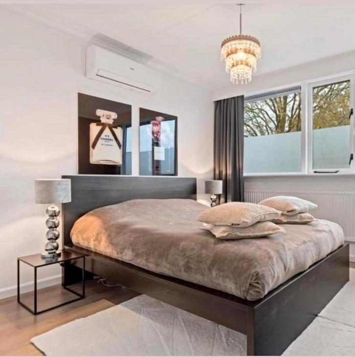 Ikea Malm bed zwart (zonder matras/lattenbodem), Huis en Inrichting, Slaapkamer | Bedden, Gebruikt, Tweepersoons, 160 cm, Hout