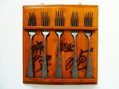 Pyrografie houten vorkenrek rek 5 vorken gebrandschilderd, Antiek en Kunst, Antiek | Keukenbenodigdheden, Ophalen of Verzenden