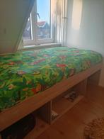 Eenpersoonsbed met vakjes en bijzettafel, Ophalen, 90 cm, Eenpersoons, 200 cm