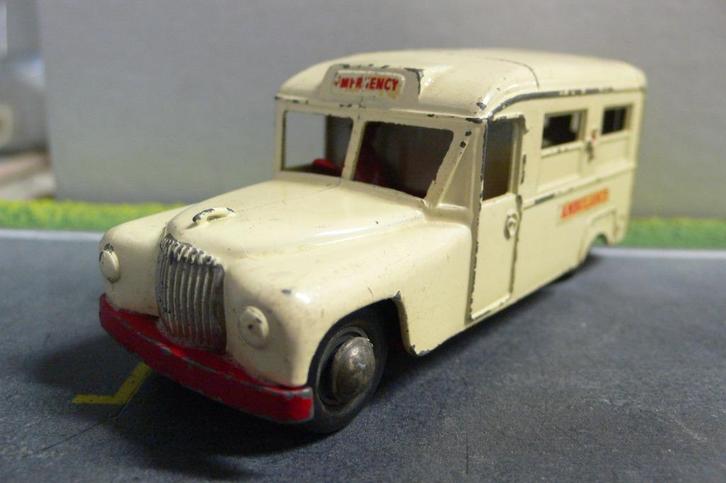 daimler ambulance - budgie toys   1/43, Hobby en Vrije tijd, Modelauto's | 1:43, Gebruikt, Auto, Overige merken, Verzenden