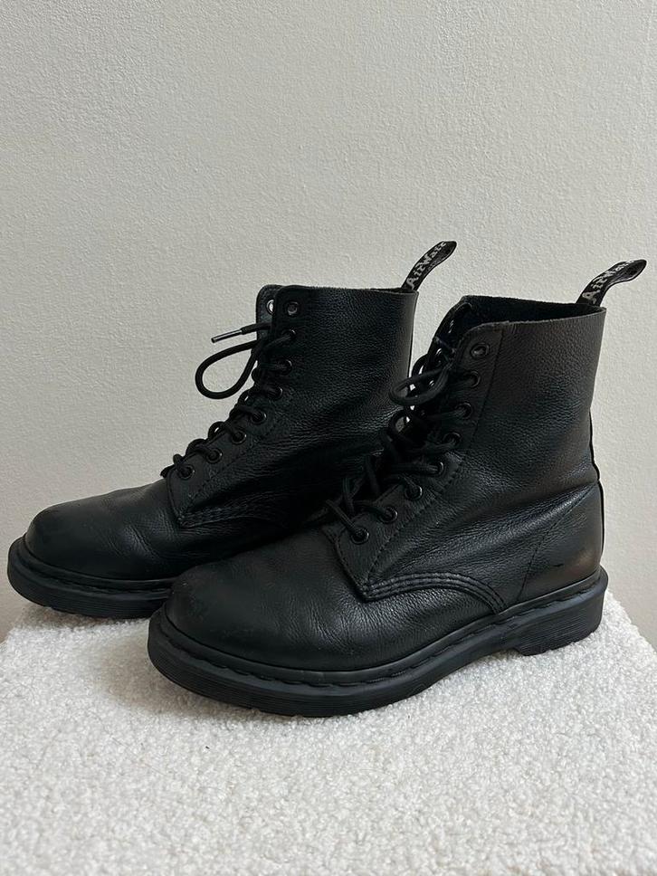 Dr. Martens 1460 Pascal Mono Veterlaarzen, Kleding | Dames, Schoenen, Zo goed als nieuw, Lage of Enkellaarzen, Zwart, Ophalen of Verzenden