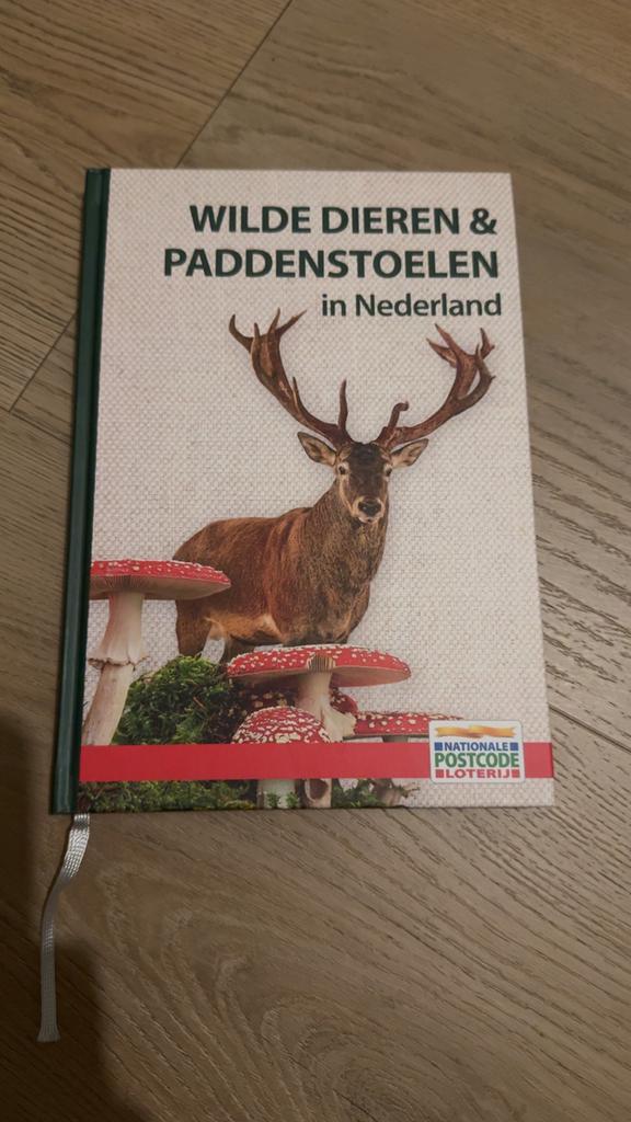 Wilde dieren & paddenstoelen in Nederland, Boeken, Natuur, Zo goed als nieuw, Natuur algemeen, Ophalen of Verzenden