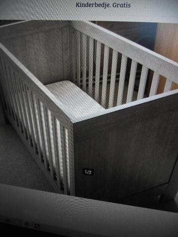 byna gratis nieuw babyledikantje babybedje baby bedje matras beschikbaar voor biedingen