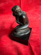 Mooi bronzen beeldje gesigneerd zie foto., Ophalen of Verzenden, Brons