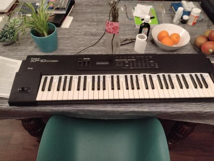 Roland XP-10 | Multitimberal Synthesizer, Muziek en Instrumenten, Synthesizers, Zo goed als nieuw, 61 toetsen, Roland, Met midi-aansluiting