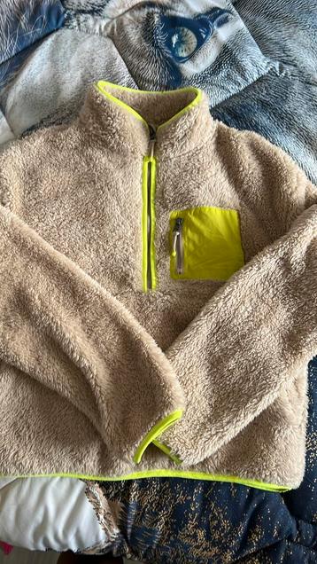 Leuke zachte hoodie lichte kleur met felle gele bies beschikbaar voor biedingen