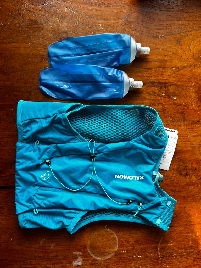 Salomon active skin hardloopvest met 2 flasks, Sport en Fitness, Loopsport en Atletiek, Nieuw, Kleding, Hardlopen, Ophalen