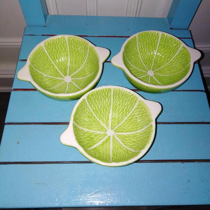 Bordjes en schaaltjes van aardewerk in limoen uitvoering, Huis en Inrichting, Keuken | Servies, Gebruikt, Overige typen, Overige stijlen