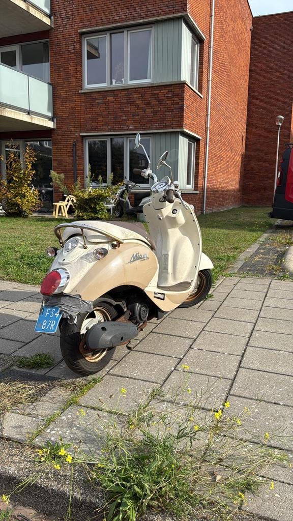 SYM Mio HU05W - Scooter, kleur crème, Fietsen en Brommers, Scooters | SYM, Gebruikt, Mio, Maximaal 45 km/u, Benzine, Ophalen