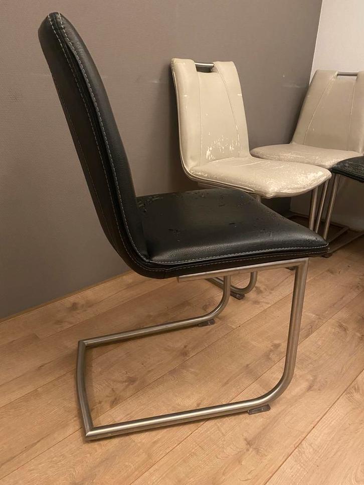 Gratis XOOON eetkamerstoelen-opknappers, Huis en Inrichting, Stoelen, Gebruikt, Vijf, Zes of meer stoelen, Kunststof, Zwart, Ophalen