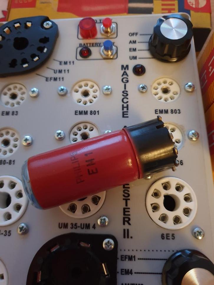 Philips Miniwatt EM1 Radiobuis - Nieuw in Doos, Antiek en Kunst, Antiek | Tv's en Audio, Ophalen of Verzenden