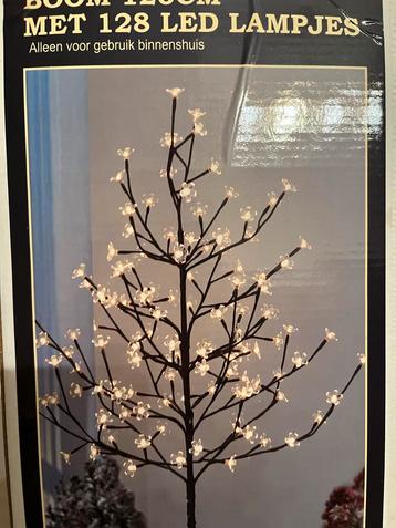 Moderne Led verlichte kerstboom beschikbaar voor biedingen