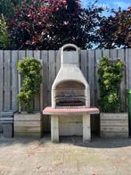 Te koop: betonnen stenen bbq barbecue, Tuin en Terras, Houtskoolbarbecues, Ophalen, Zo goed als nieuw