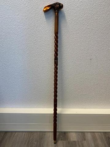 Elegante en nieuwe hardhouten wandelstok met konijnenhoofd beschikbaar voor biedingen