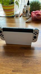 Nintendo switch wit OLED met 3 spellen, Spelcomputers en Games, Spelcomputers | Nintendo Switch, Met games, Met 2 controllers