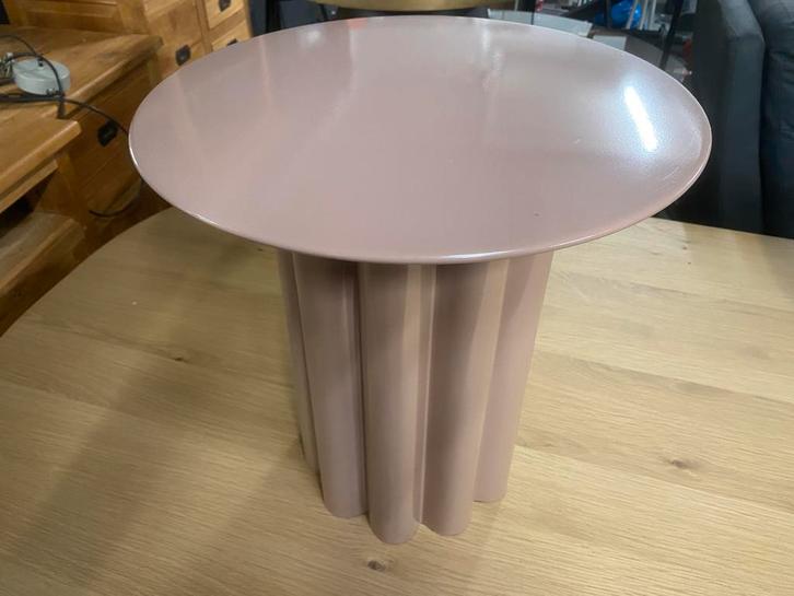 Bijzettafeltje hoogglans metaal oud roze, Huis en Inrichting, Tafels | Bijzettafels, Nieuw, Rond, Minder dan 45 cm, Minder dan 55 cm
