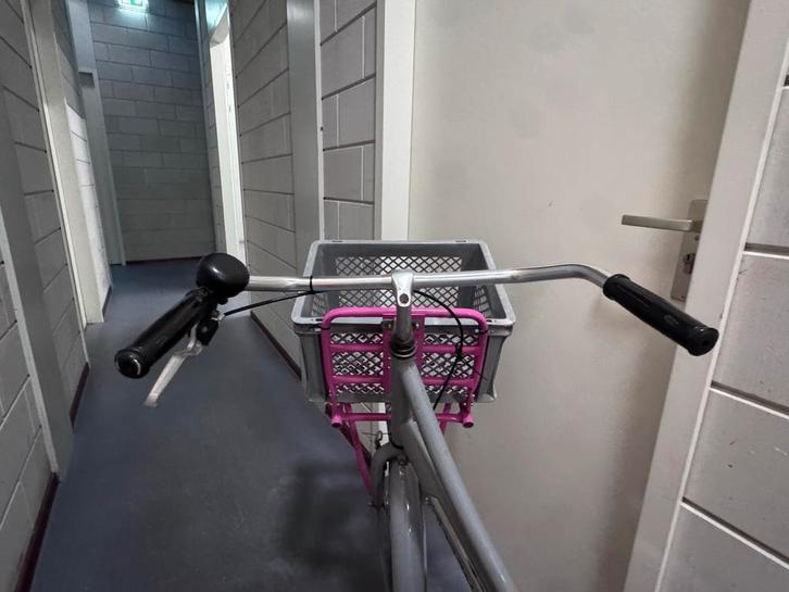 Omafiets met grote krat - perfect voor de stad!, Fietsen en Brommers, Fietsen | Dames | Damesfietsen, Gebruikt, Overige merken