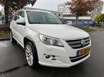 Volkswagen Tiguan 1.4 TSI R Line Panorama Xenon Navigatie PD, Voorwielaandrijving, Euro 5, Zwart, 4 cilinders