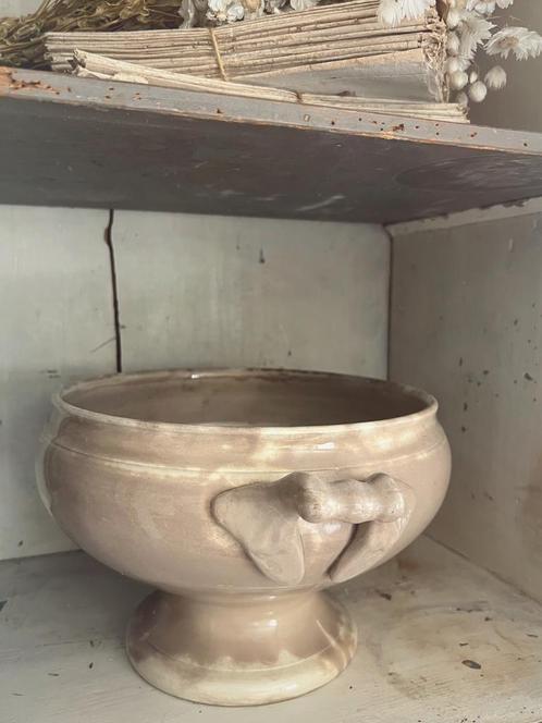 Oude zwaar beboterde Franse terrine van St Amand, Antiek en Kunst, Antiek | Servies los, Ophalen of Verzenden