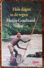 ** Hele dagen in de regen - Henna Goudzand Nahar - Suriname, Ophalen of Verzenden, Zo goed als nieuw, Nederland, Henna Goudzand Nahar