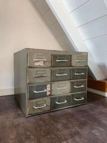 Archiefkast jaren 60 van Flambo beschikbaar voor biedingen