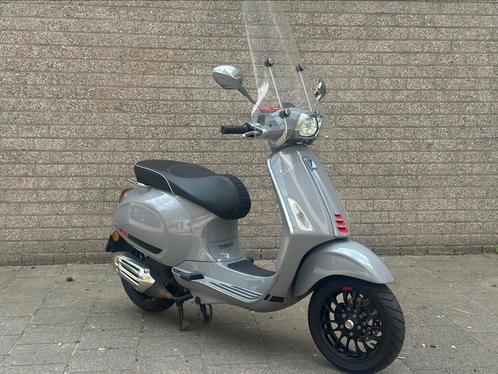 Vespa Sprint Nardo Grey 2019 45KM ( vespa ) ( vespa sprint ), Fietsen en Brommers, Scooters | Vespa, Zo goed als nieuw, Vespa S
